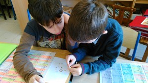 Besoin d'outils : règle graduée, loupe...